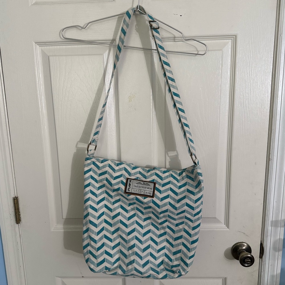 Kavu True Outdoor Wear Canvas Tote Shoulder Bag w/ Crossbody Strap Chevron